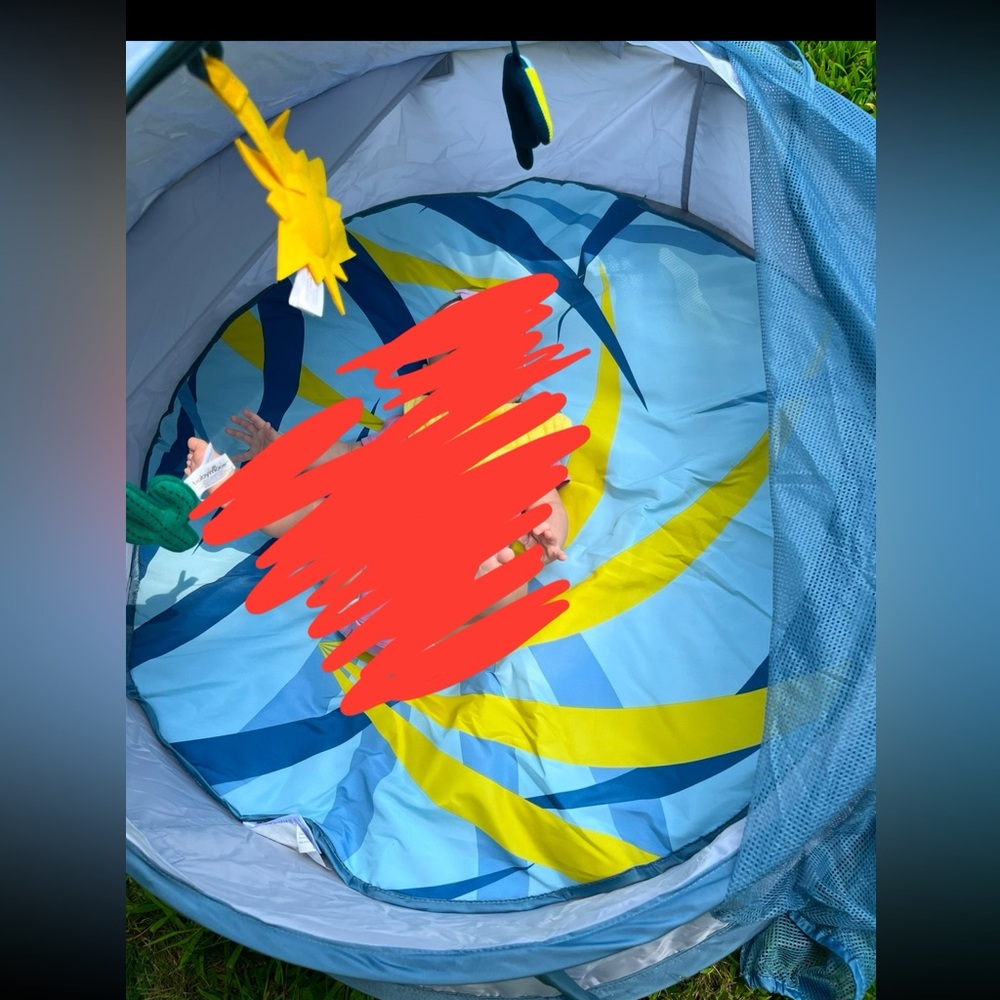 Pottery Barn pop up tent by babymoov